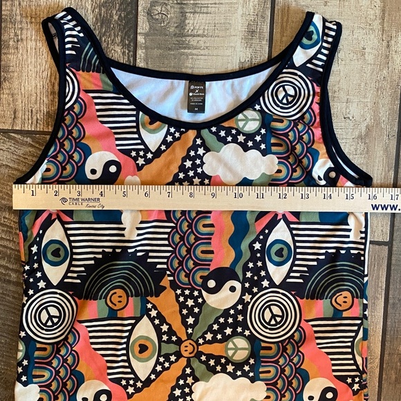 POP Fit Geometric Groovy 2 piece Tank and Shorts Set - Picture 5 of 15